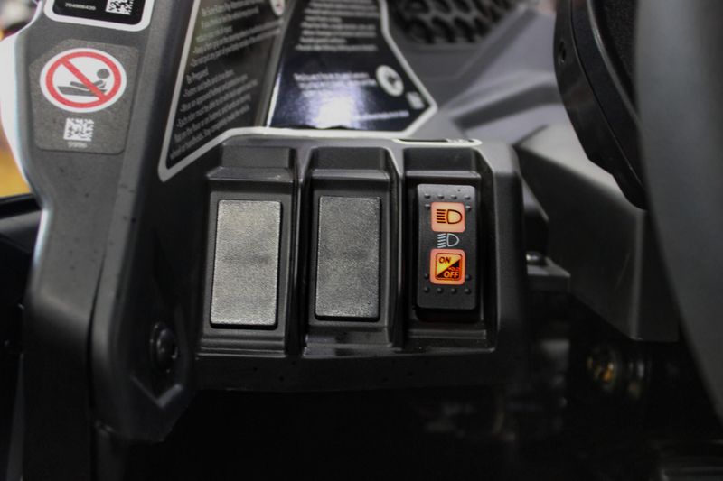 2025 Can-Am MAVERICK X3 MAX X RS TURBO RR TRIPLE BLACK Image 41