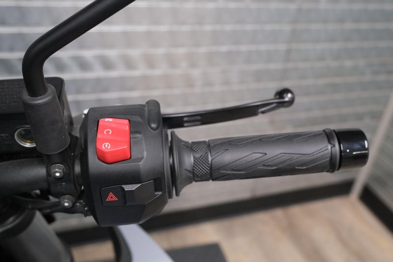 USED 2024 SUZUKI GSX8S Image 19