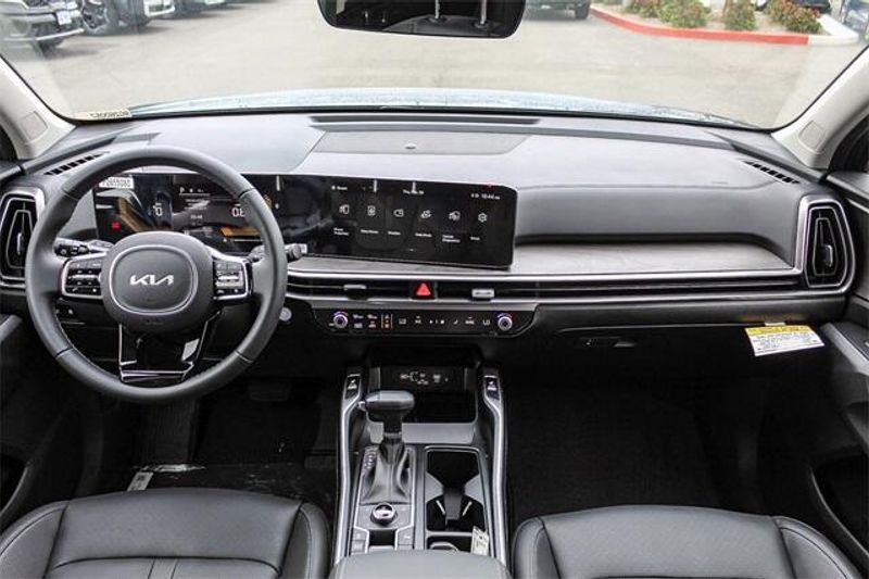 New 2025 Kia Sorento X-Line EXImage 5