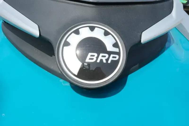 2025 SEADOO GTX 300 WITH SOUND SYSTEM IDF BLUE ABYSS AND GULFSTREAM BLUE Image 10