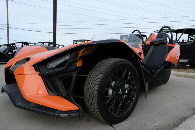 2024 Polaris SLINGSHOT SL AUTODRIVE VOLT ORANGEImage 5