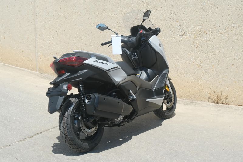 2024 Yamaha XMAX GRAY Image 4