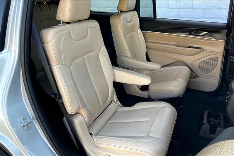 Used 2023 Jeep Grand Cherokee L LimitedImage 26