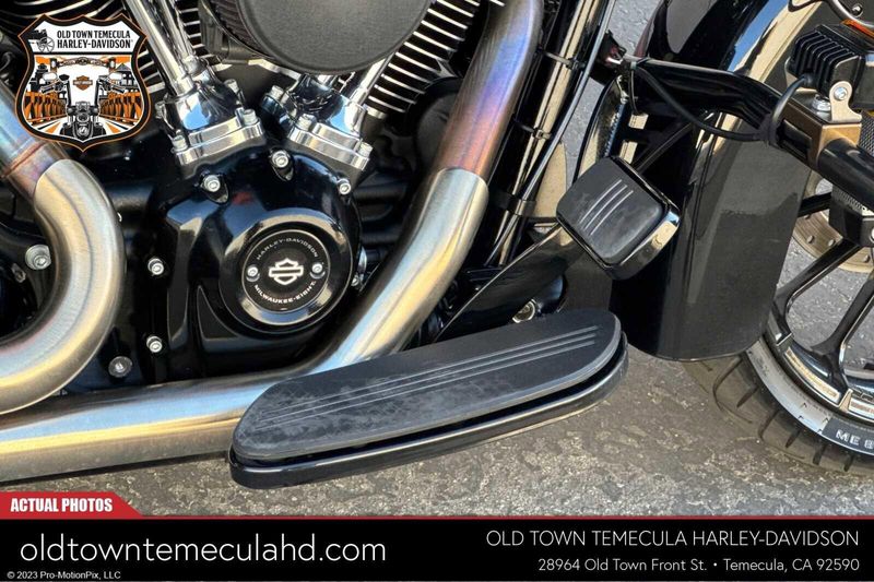 2019 Harley-Davidson Road Glide in a Black exterior color. BMW Motorcycles of Temecula – Southern California (951) 506-6903 bmwmotorcyclesoftemecula.com 