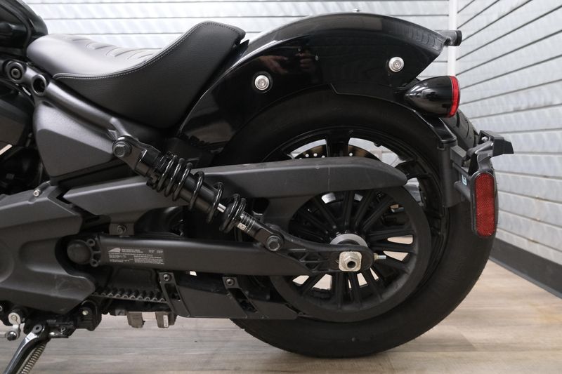 USED 2025 INDIAN MOTORCYCLE SCOUT BOBBER LIMITED WITH TECHNOLOGY PACKAGE BLACK METALLIC Image 16