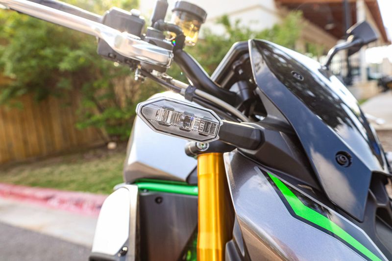2025 Kawasaki Z900 SE ABS  METALLIC MATTE GRAPHITE GRAY AND EBONY AND METALLIC GRAPHITE GRAY Image 5