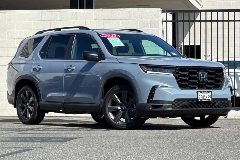 Used 2023 Honda Pilot SportImage 2
