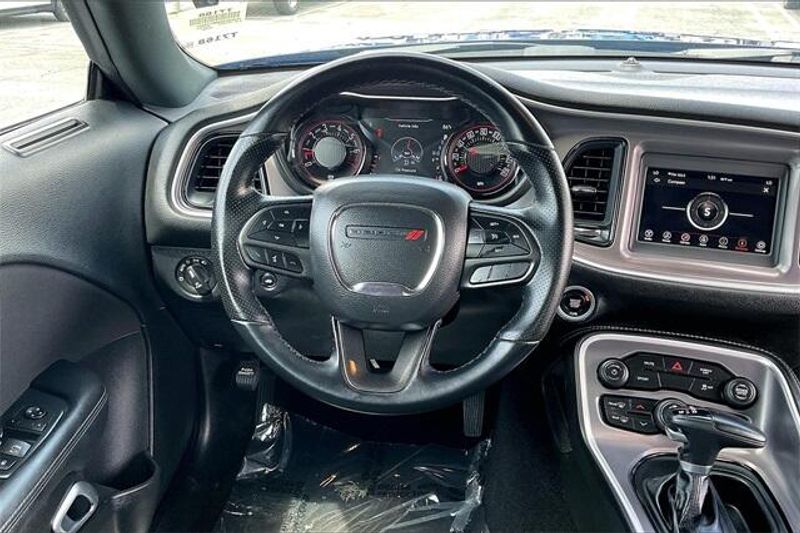 2022 Dodge Challenger SXTImage 4