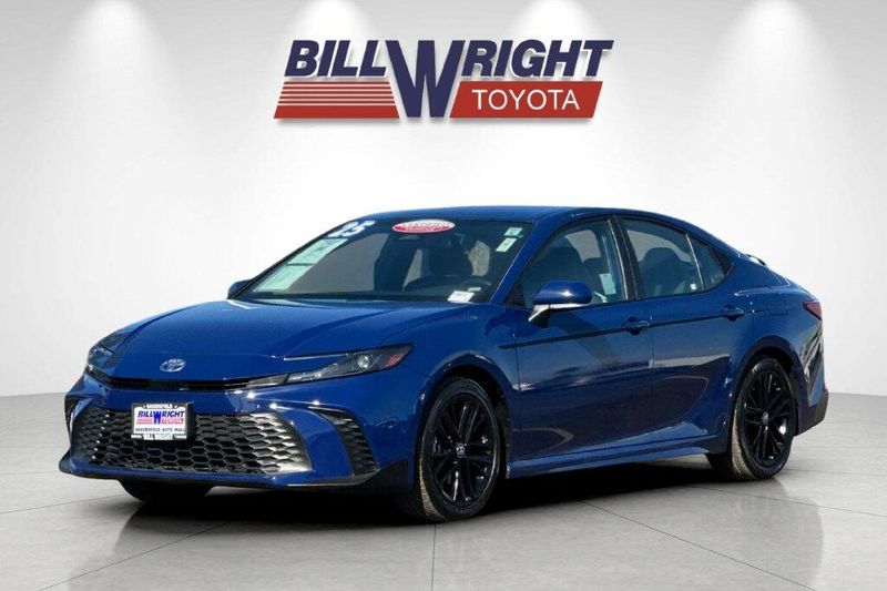 Used 2025 Toyota Camry SEImage 7