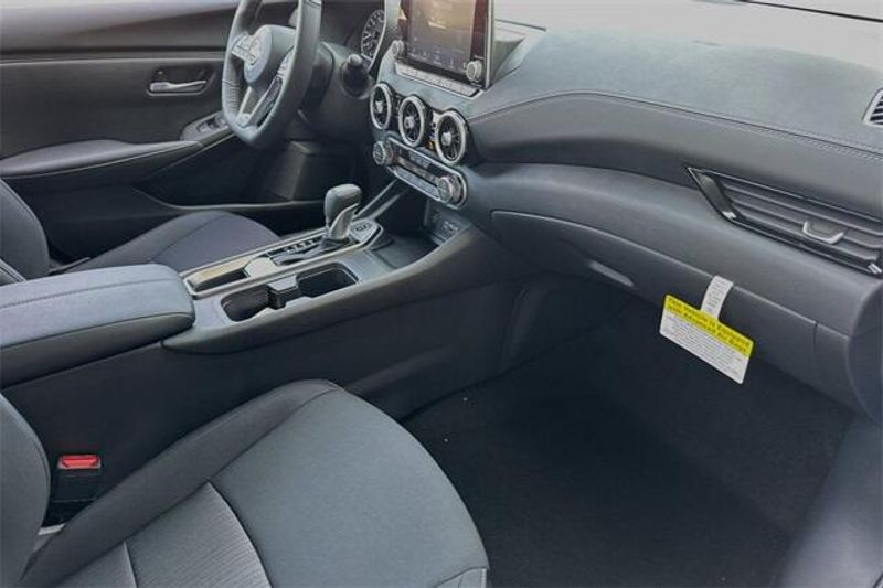 New 2025 Nissan Sentra SVImage 12
