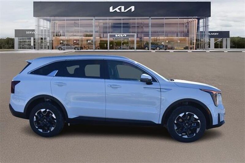 2025 Kia Sorento SImage 2