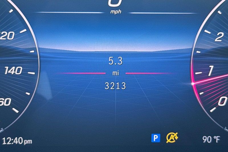 Used 2025 Mercedes-Benz GLC 300Image 30