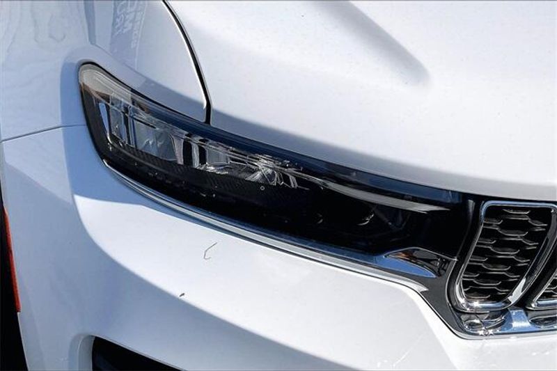 New 2025 Jeep Grand Cherokee Image 11