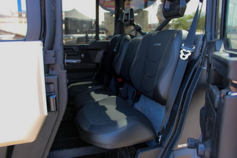 2025 Can-Am DEFENDER MAX LIMITED CAB HD10 DESERT TAN AND STEALTH BLACK Image 9