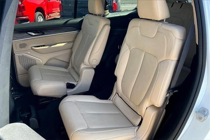 2021 Jeep Grand Cherokee L LimitedImage 25