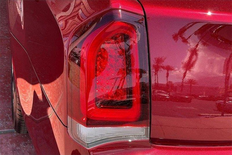 2023 Chrysler 300 TouringImage 12