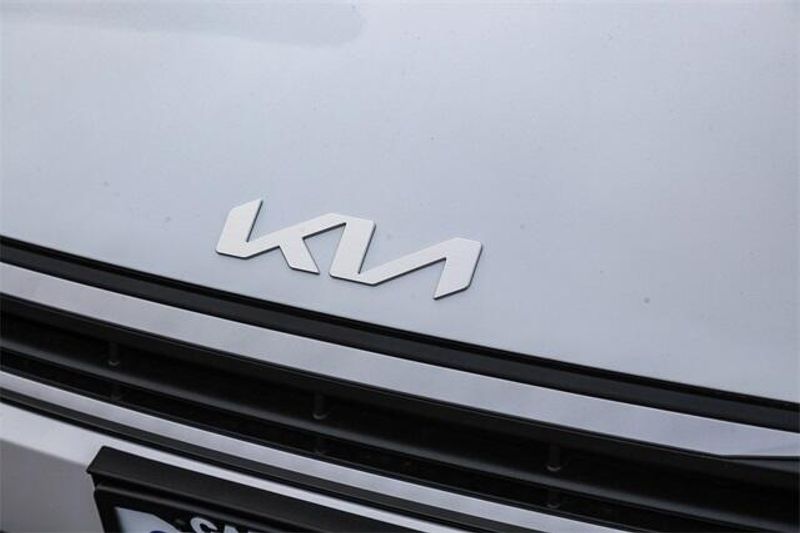 New 2025 Kia K4 LXImage 13
