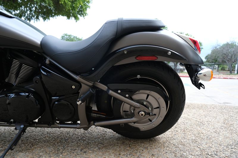 2024 Kawasaki VULCAN 900 CUSTOM METALLIC MATTE DARK GRAY AND METALLIC FLAT SPARK BLACKImage 16