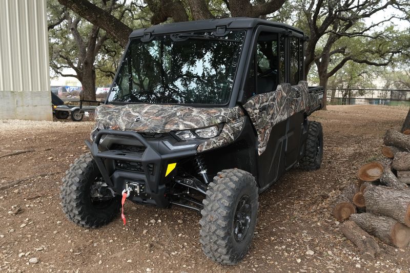 2025 Can-Am DEFENDER MAX LIMITED CAB HD10 WILDLAND CAMOImage 15