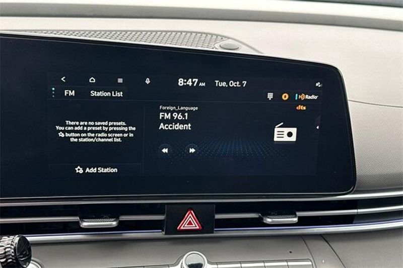 Used 2024 Hyundai Elantra SELImage 15