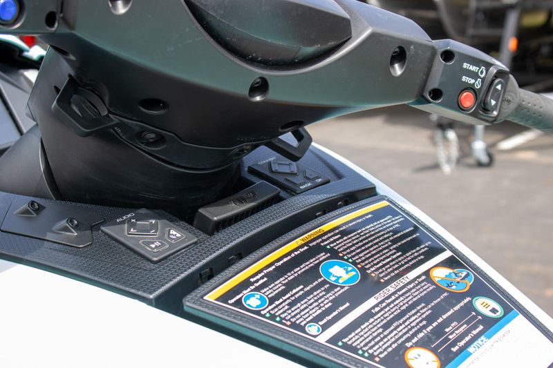 USED 2025 YAMAHA FX CRUISER HO WITH AUDIO Image 17