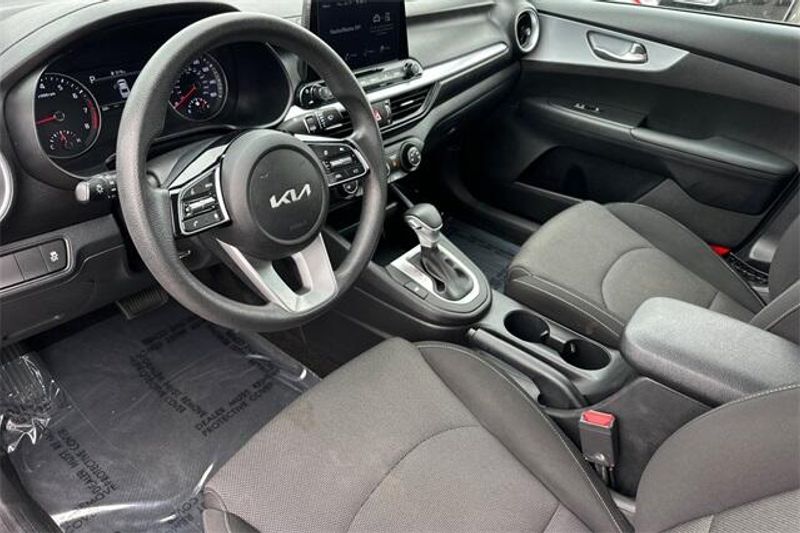Used 2023 Kia Forte LXSImage 8