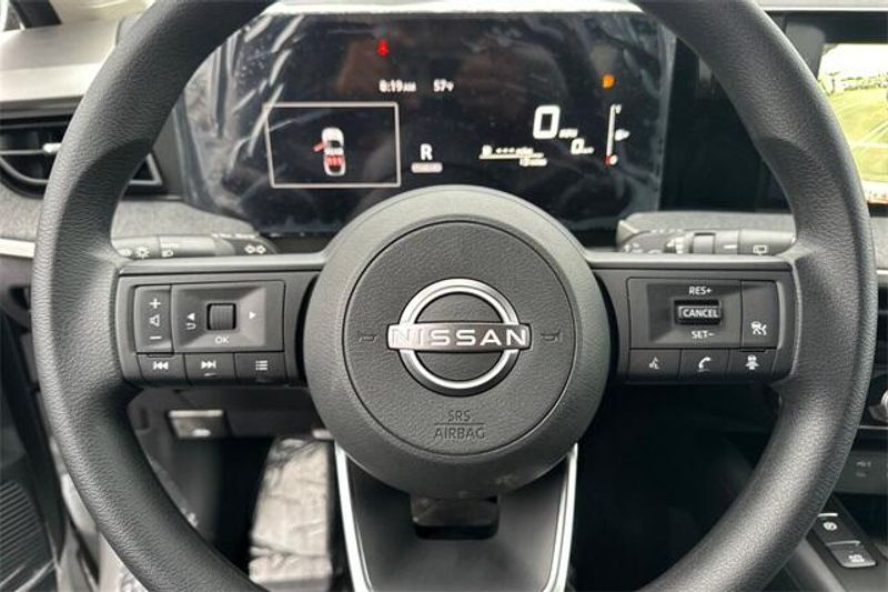 2025 Nissan Kicks SVImage 20