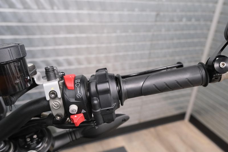 USED 2024 DUCATI STREETFIGHTER V2 Image 19