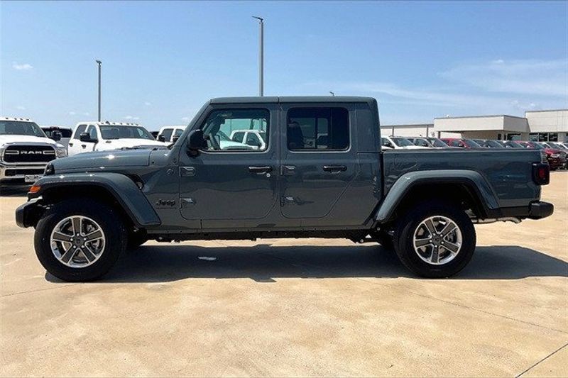 2024 Jeep Gladiator Sport S 4x4Image 14