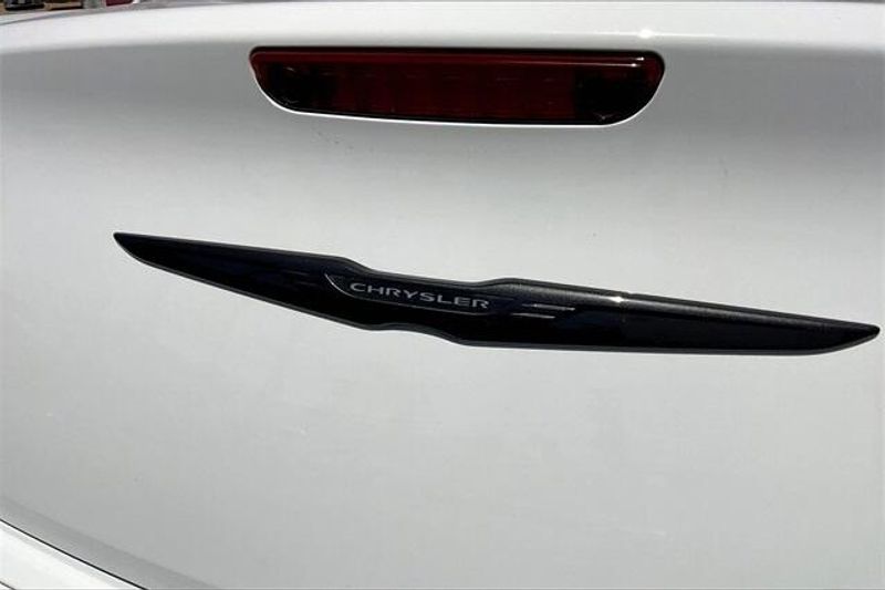 2023 Chrysler 300 TouringImage 31