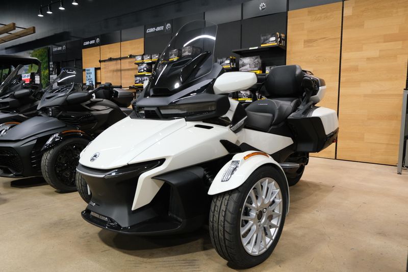 NEW 2026 CAN-AM SPYDER RT LIMITED Image 4