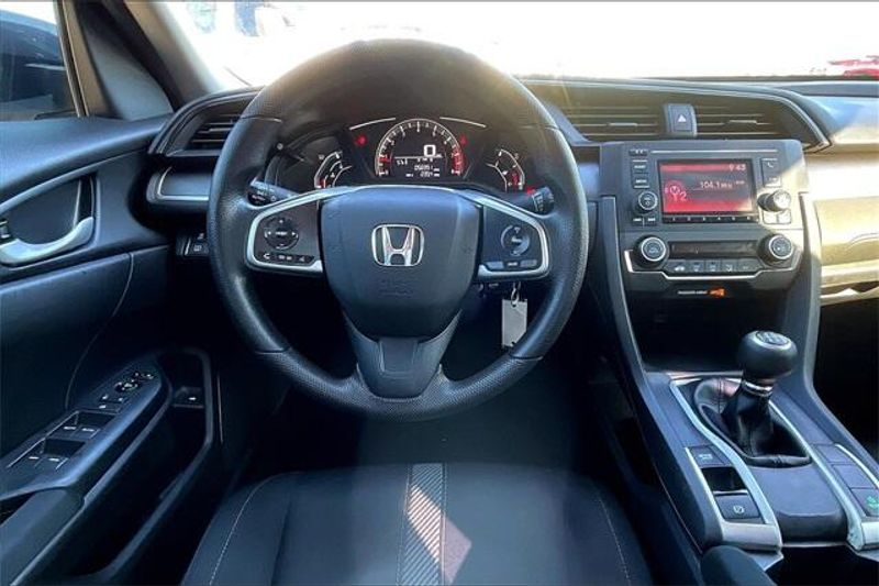 2018 Honda Civic LXImage 5