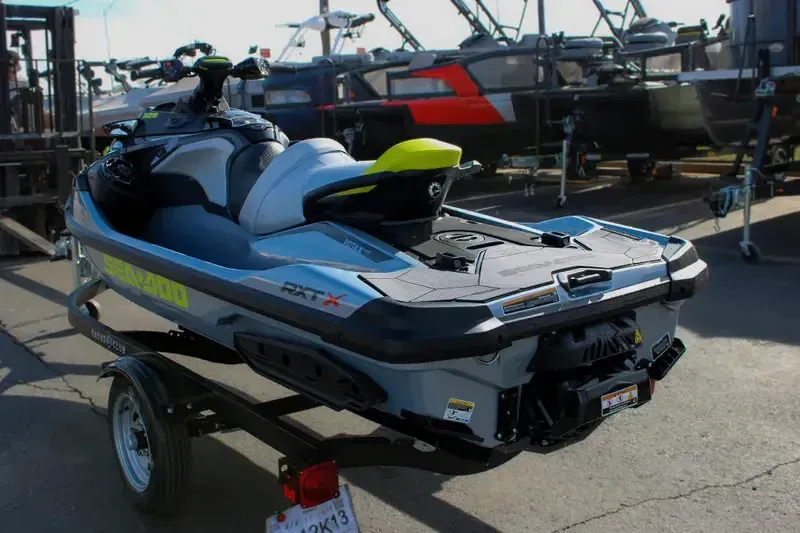 2025 SEADOO RXTX 325 WITH SOUND SYSTEM ICE METAL AND MANTA GREEN Image 7