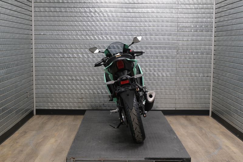 NEW 2026 YAMAHA YZFR3 ABS Image 4