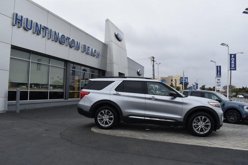 Used 2022 Ford Explorer XLTImage 3
