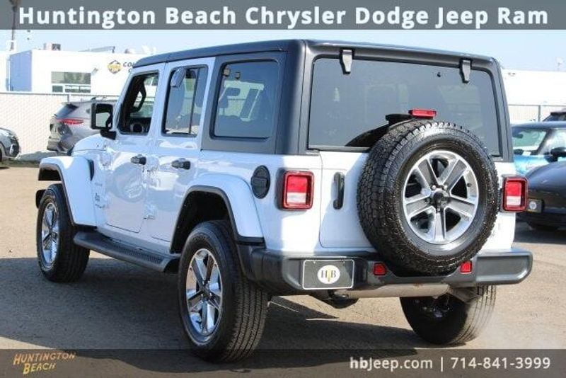 2022 Jeep Wrangler Unlimited SaharaImage 3