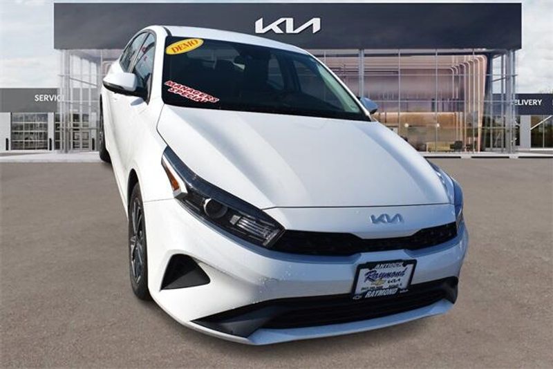 2024 Kia Forte LXSImage 9