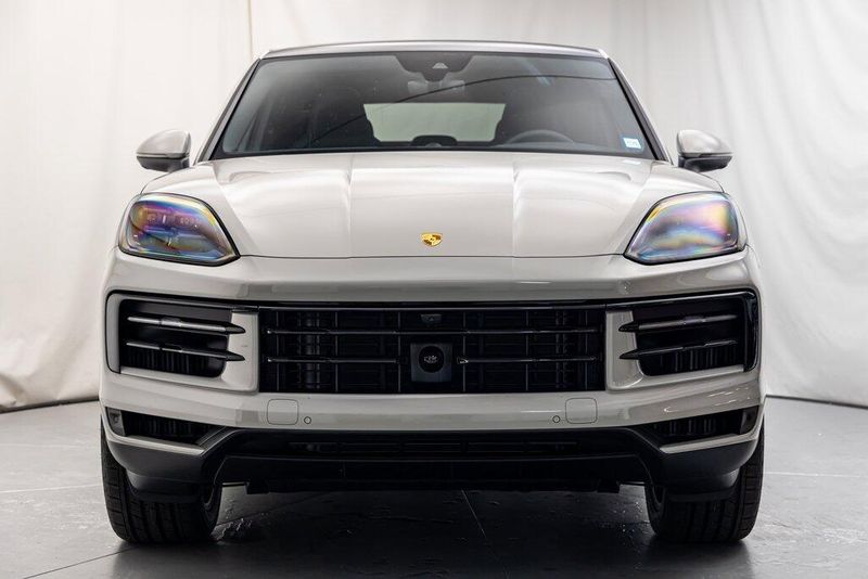 2024 Porsche Cayenne BaseImage 9