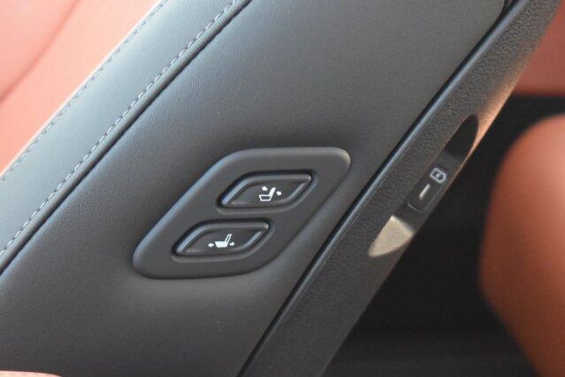 New 2027 Kia Carnival SXImage 30