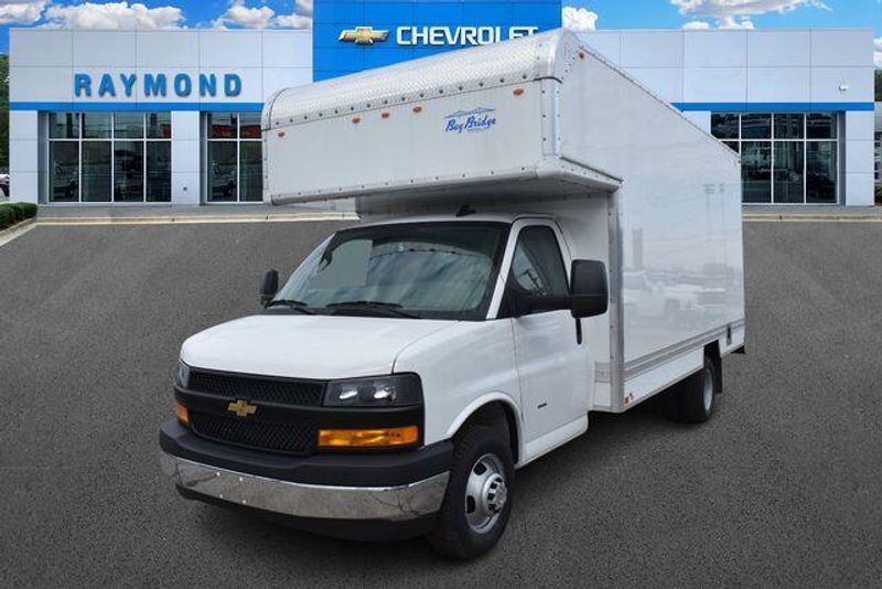 New 2025 Chevrolet Express 3500 Work VanImage 8