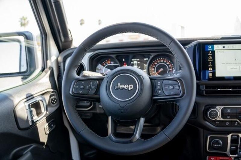 New 2025 Jeep Gladiator WillysImage 17