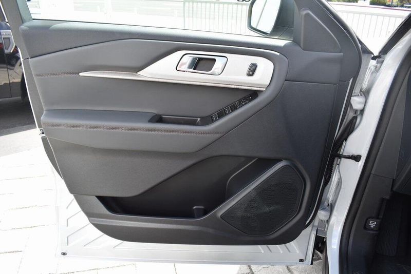 New 2025 Ford Explorer ActiveImage 13