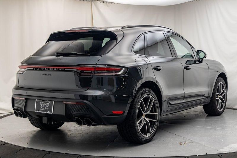 2024 Porsche Macan BaseImage 5