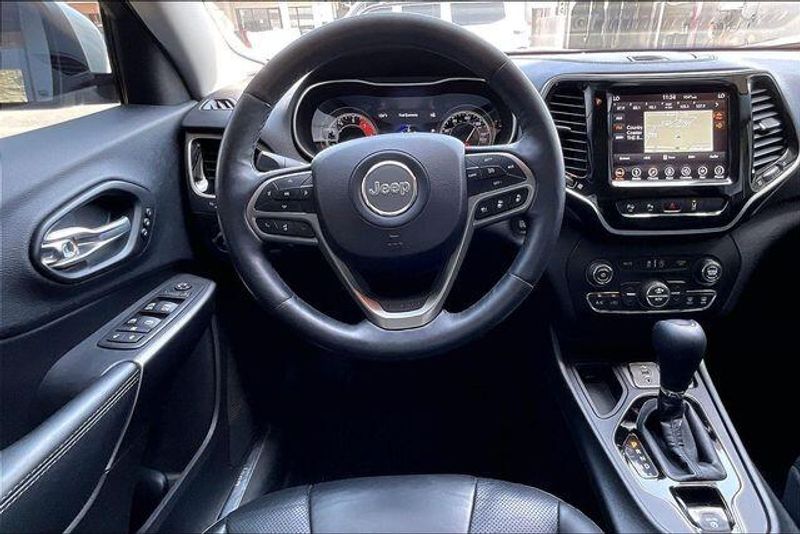 Used 2019 Jeep Cherokee LimitedImage 4