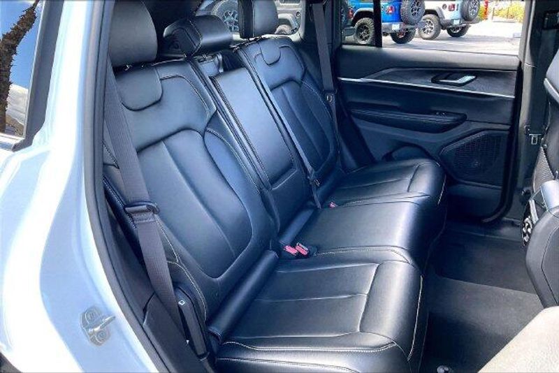 Used 2024 Jeep Grand Cherokee LimitedImage 26