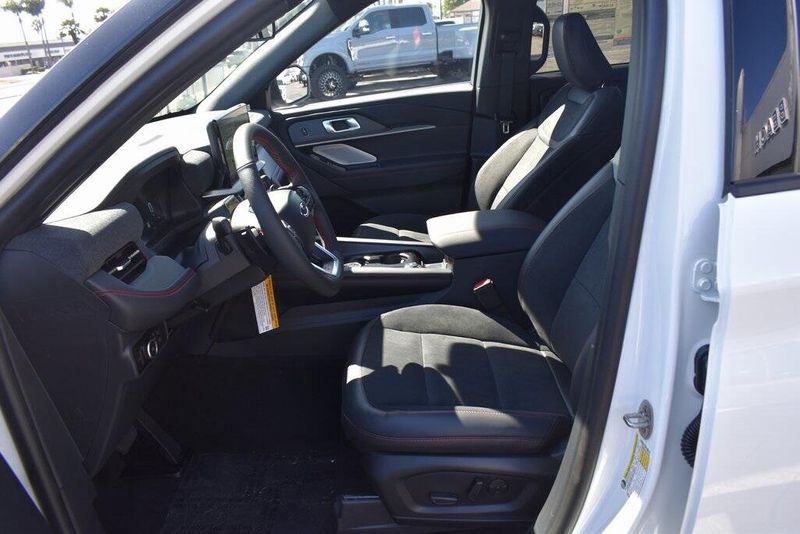 New 2025 Ford Explorer STImage 17