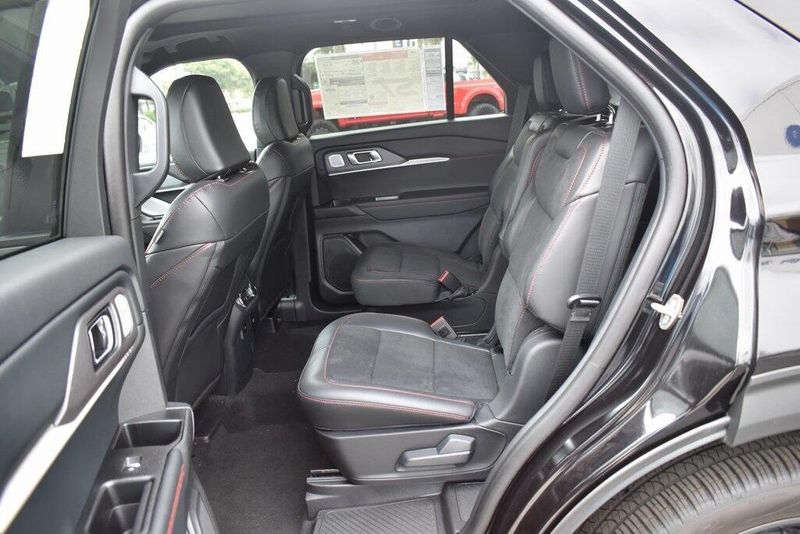 New 2025 Ford Explorer STImage 9