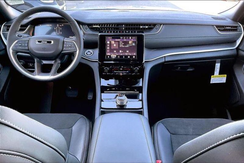 New 2025 Jeep Grand Cherokee L Altitude 4x2Image 4