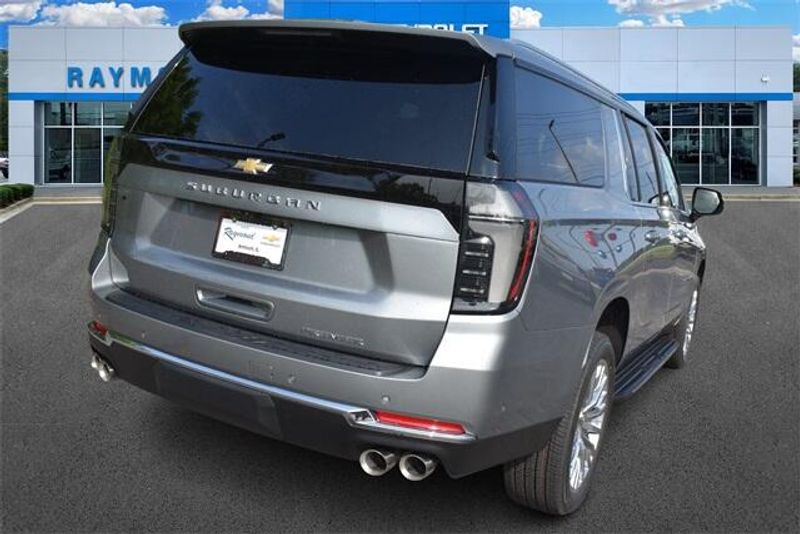 New 2025 Chevrolet Suburban PremierImage 3