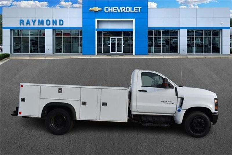 2024 Chevrolet Silverado 4500HD Work TruckImage 2